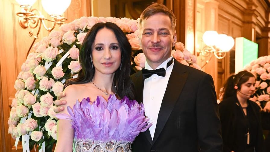 Stephanie Stumph (l.) und Tom Wlaschiha: Die Schauspieler führten als Moderatoren durch den Semperopernball.