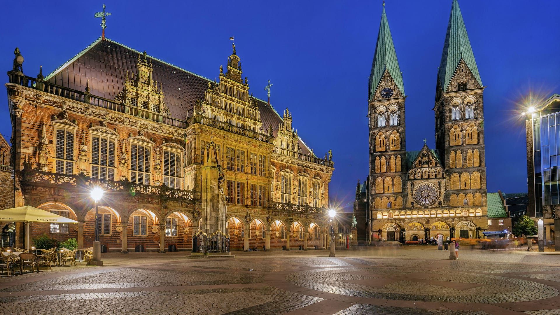 Marktplatz mit Rathaus und Dom in der Altstadt von Bremen: Früher erzählten sich die Bremer schauerliche Geschichten.