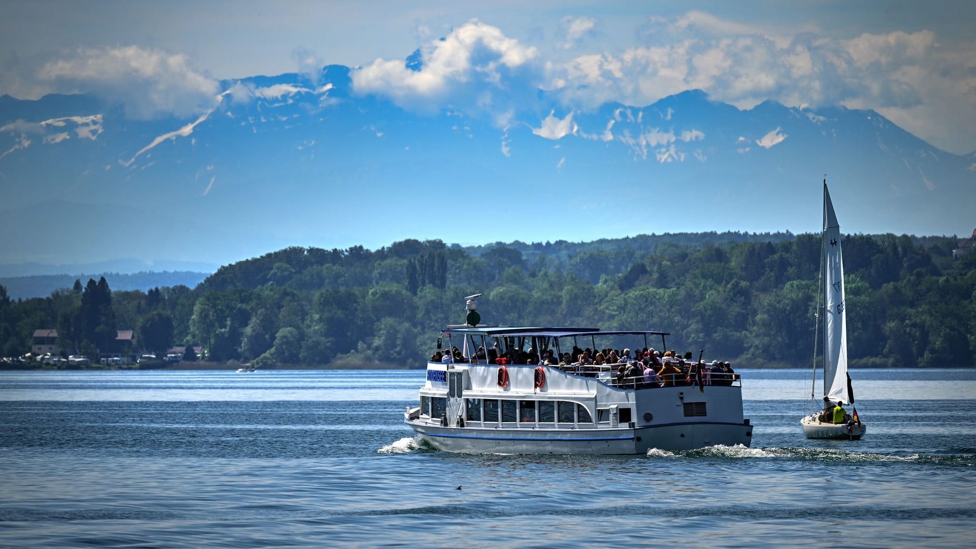 Ausflügler auf Passagierschiff