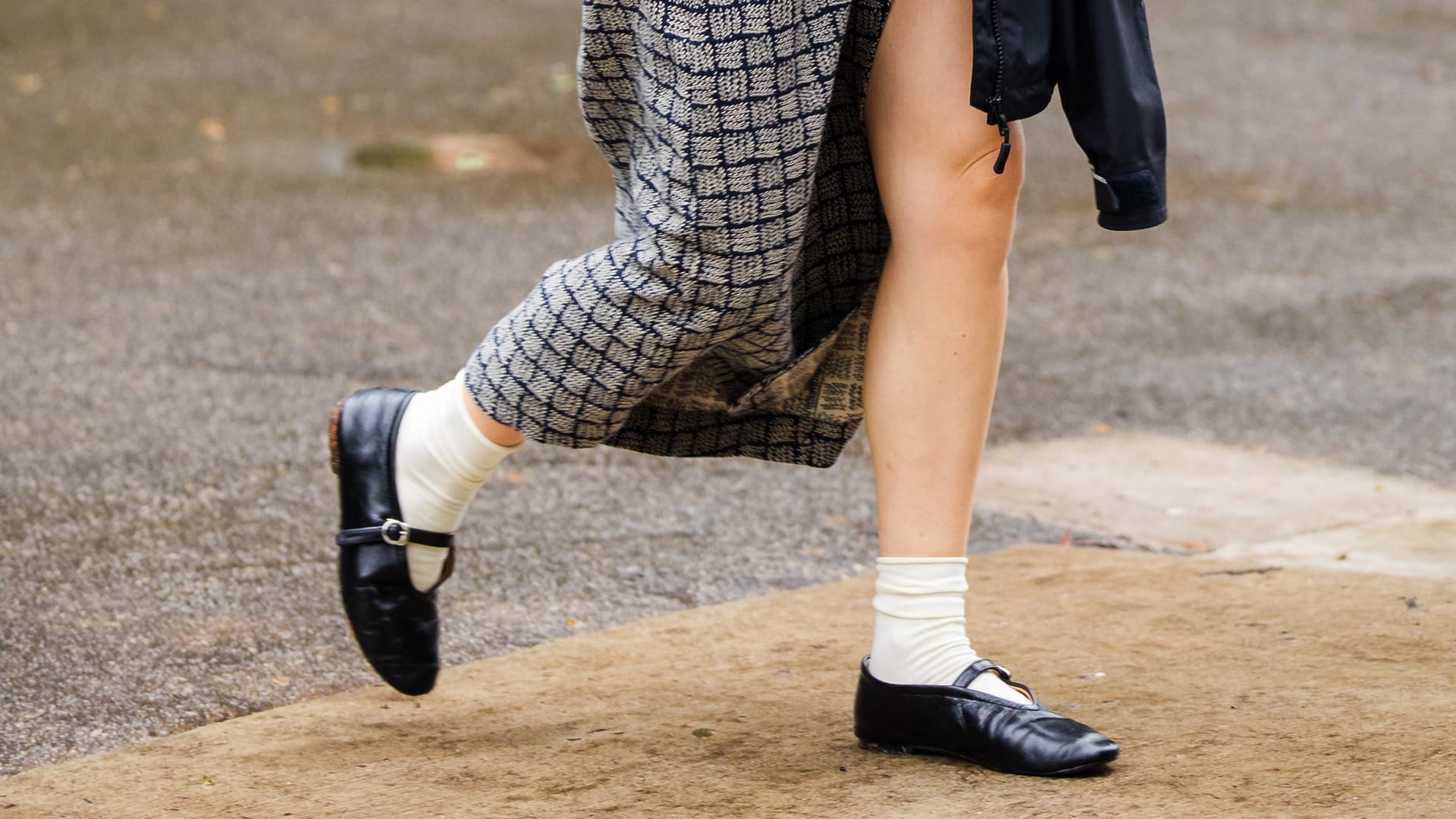 Schwarze Mary Janes: Die eleganten Schuhe liegen auch in diesem Jahr voll im Trend.