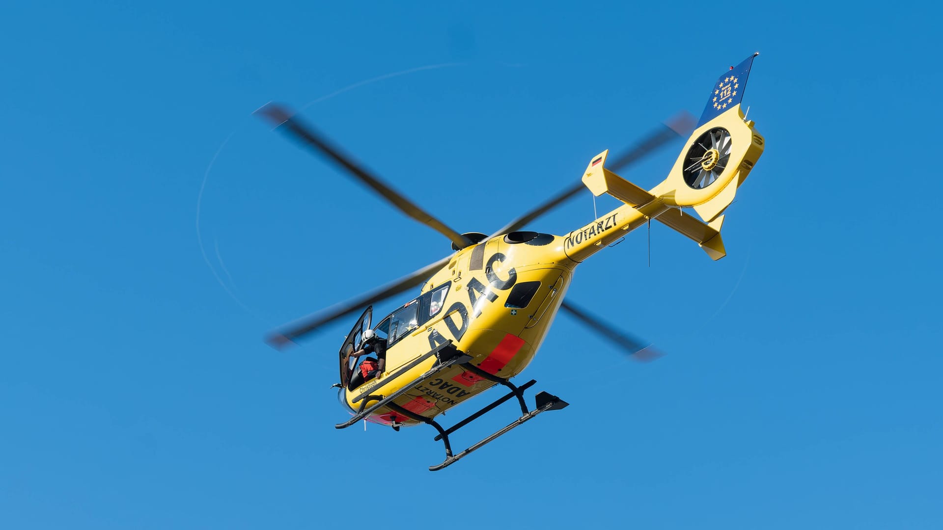 Rettungshubschrauber (Symbolbild): Die 74-Jährige musste notoperiert werden.