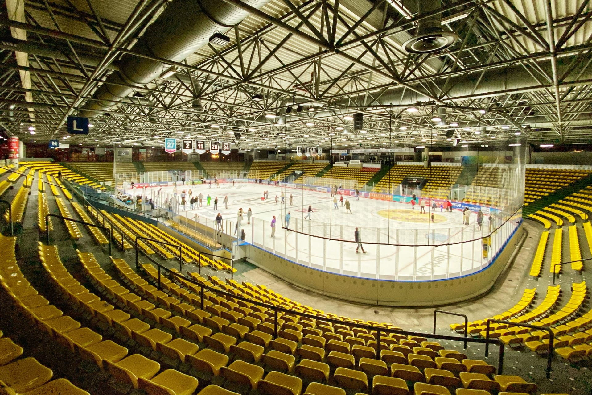 Gut ausgelastet und beliebt bei Sportlern und Besuchern: die Eissporthalle in Frankfurt (Archivbild):