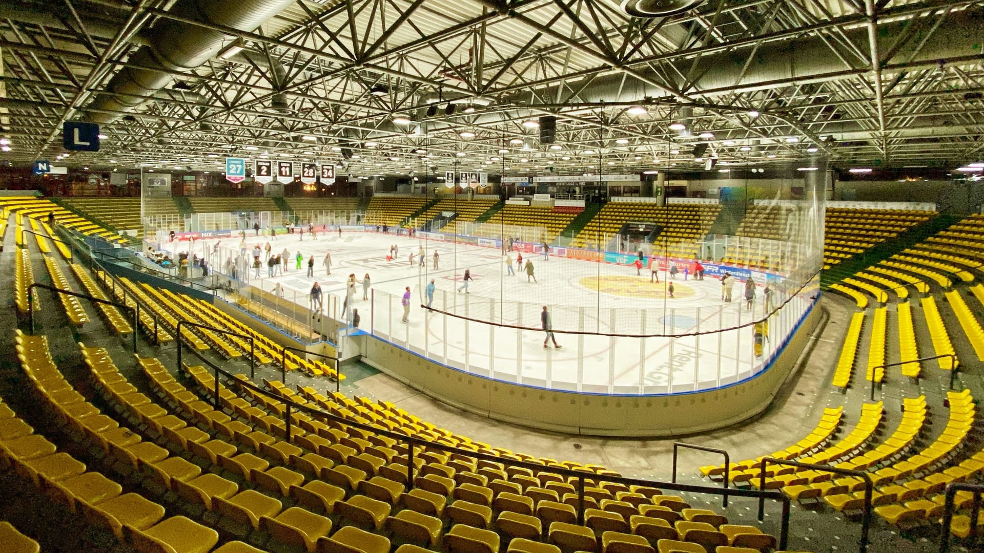 Gut ausgelastet und beliebt bei Sportlern und Besuchern: die Eissporthalle in Frankfurt (Archivbild):