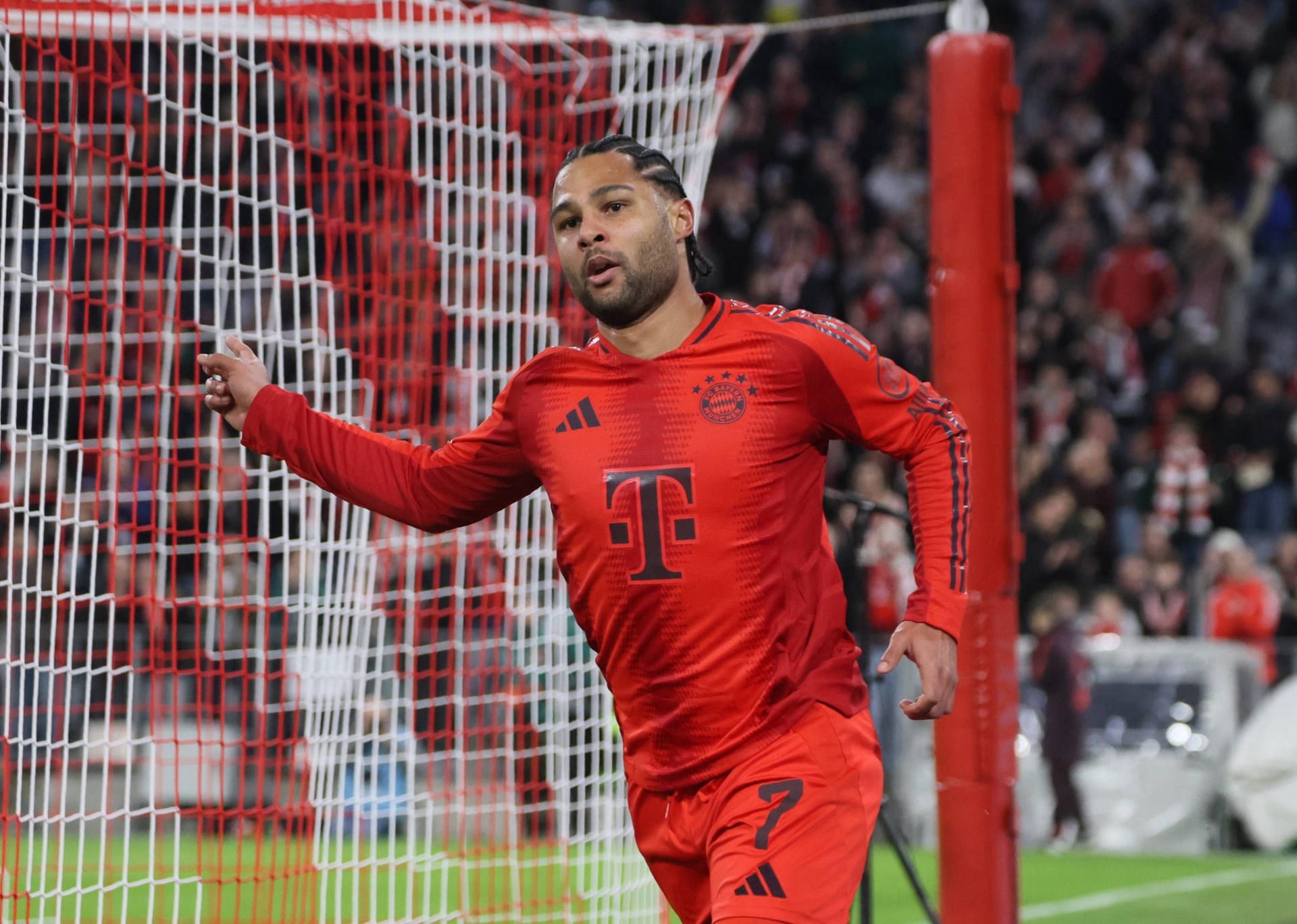 Serge Gnabry (ab 85.): Traf in der Nachspielzeit noch durch die Beine von Trapp zum 4:0. Kam zu spät für eine Bewertung. Ohne Note.