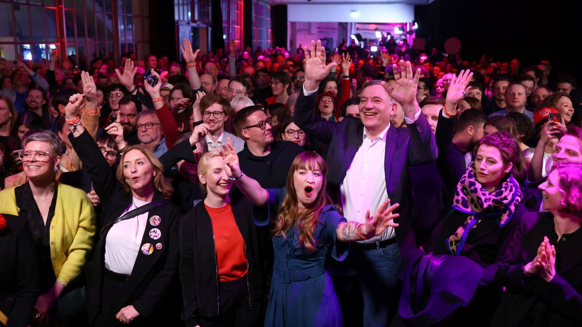 Gute Stimmung auf der Wahlparty der Linken in Berlin.