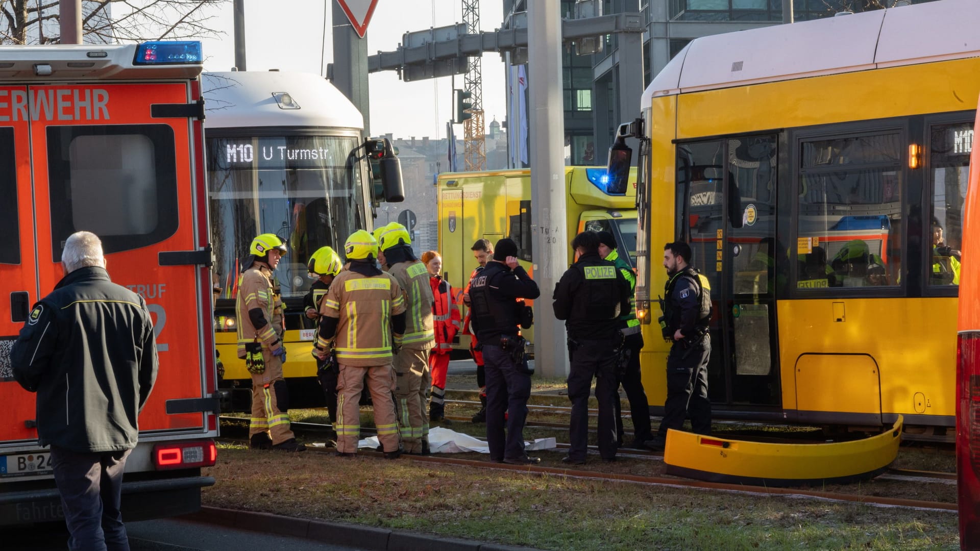 Wa_7_Hauptbahnhof_Person_von_Tram_erfasst.jpg