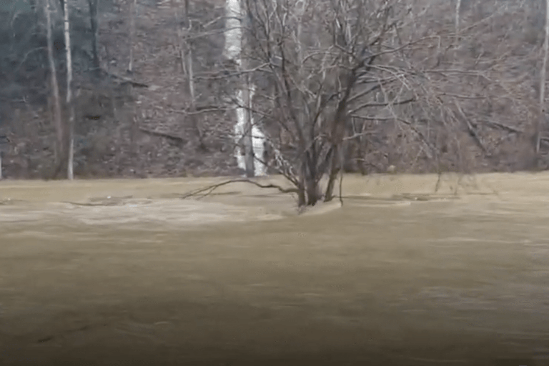 Wassermassen fluten ganze Dörfer.