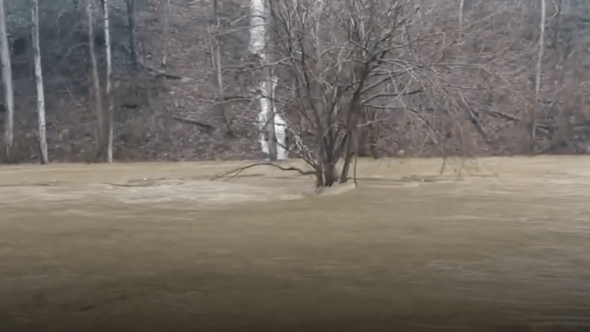 Wassermassen fluten ganze Dörfer.