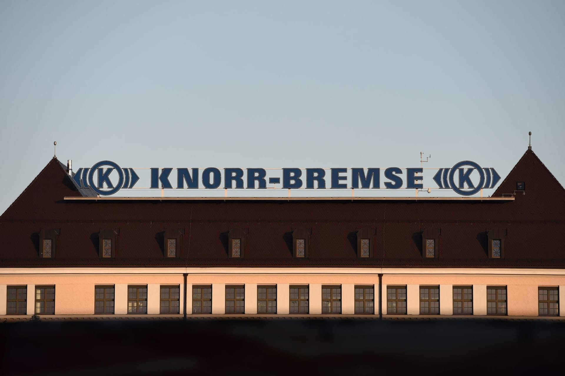 Knorr-Bremse: Zuggeschäft läuft gut, Lkw-Geschäft schwächelt
