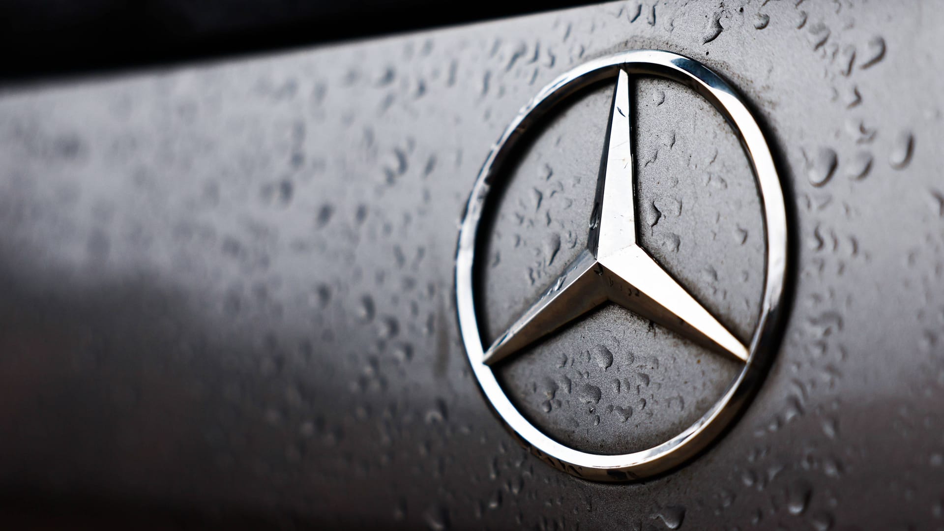 Sparen statt strahlen: Mercedes will seinen Abwärtstrend bremsen.