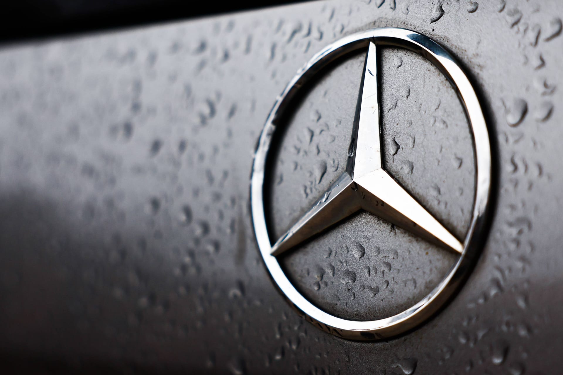 Sparen statt strahlen: Mercedes will seinen Abwärtstrend bremsen.