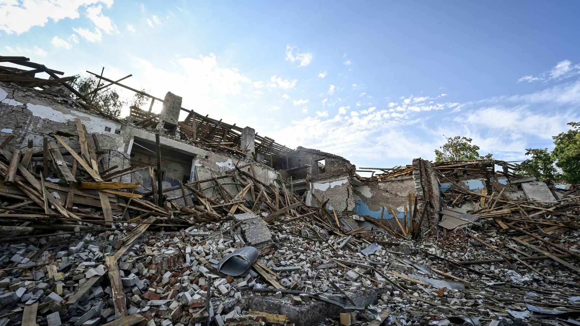 Ukraine-Krieg - Zerstörtes Krankenhaus in Myrnohrad