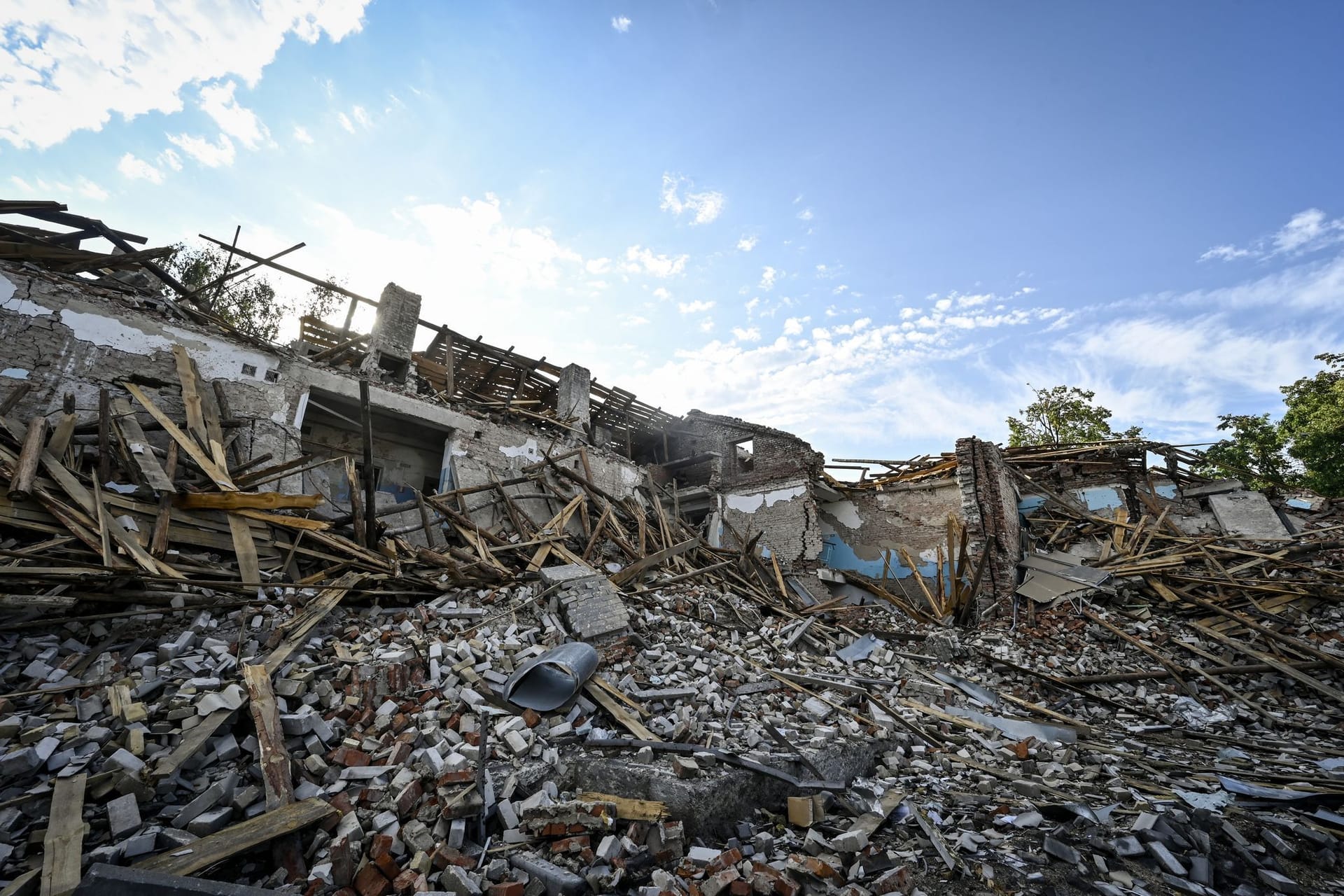 Ukraine-Krieg - Zerstörtes Krankenhaus in Myrnohrad