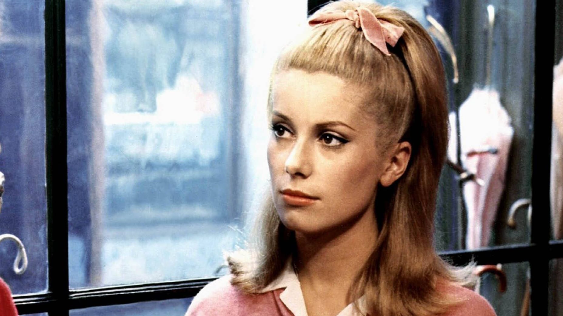 Catherine Deneuve: In der Romanze verkörperte die Schauspielerin die Rolle der Geneviève.