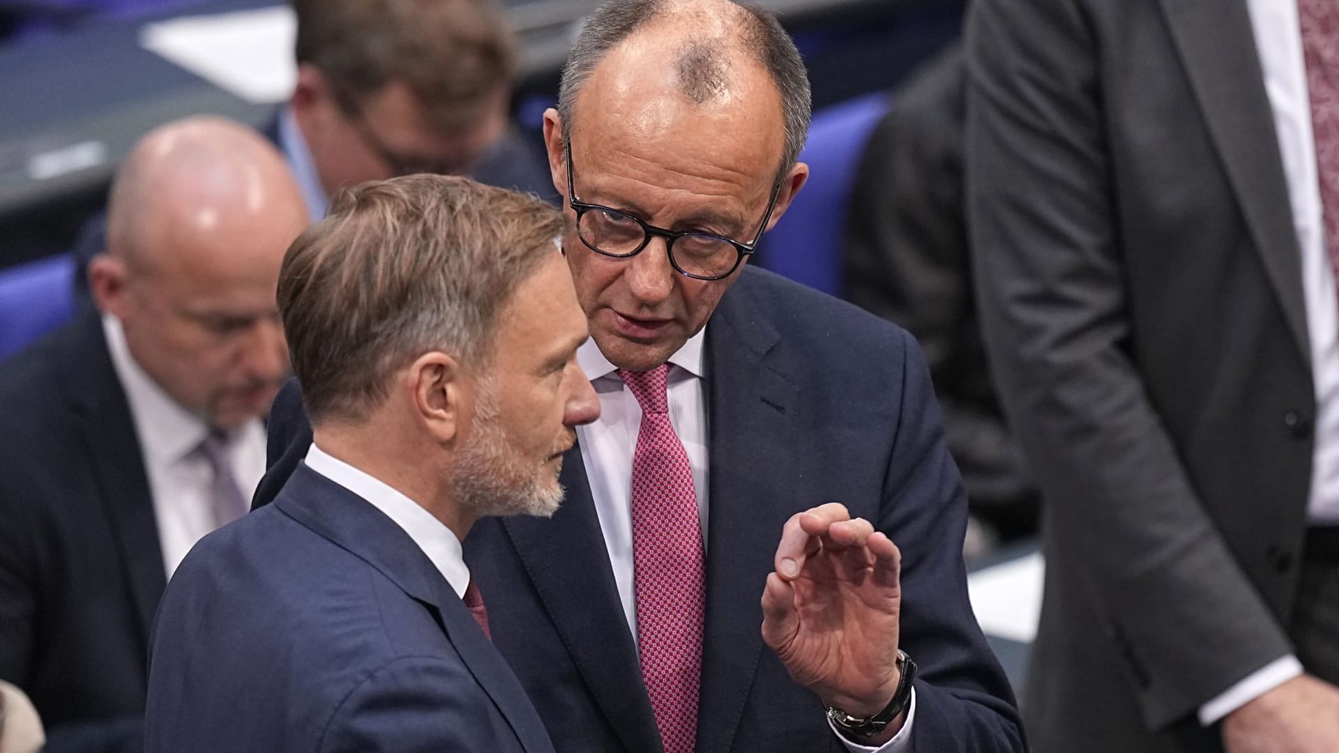 Friedrich Merz (r) und Christian Lindner: Der CDU-Chef versucht, den Libaralen Wähler abzugraben.