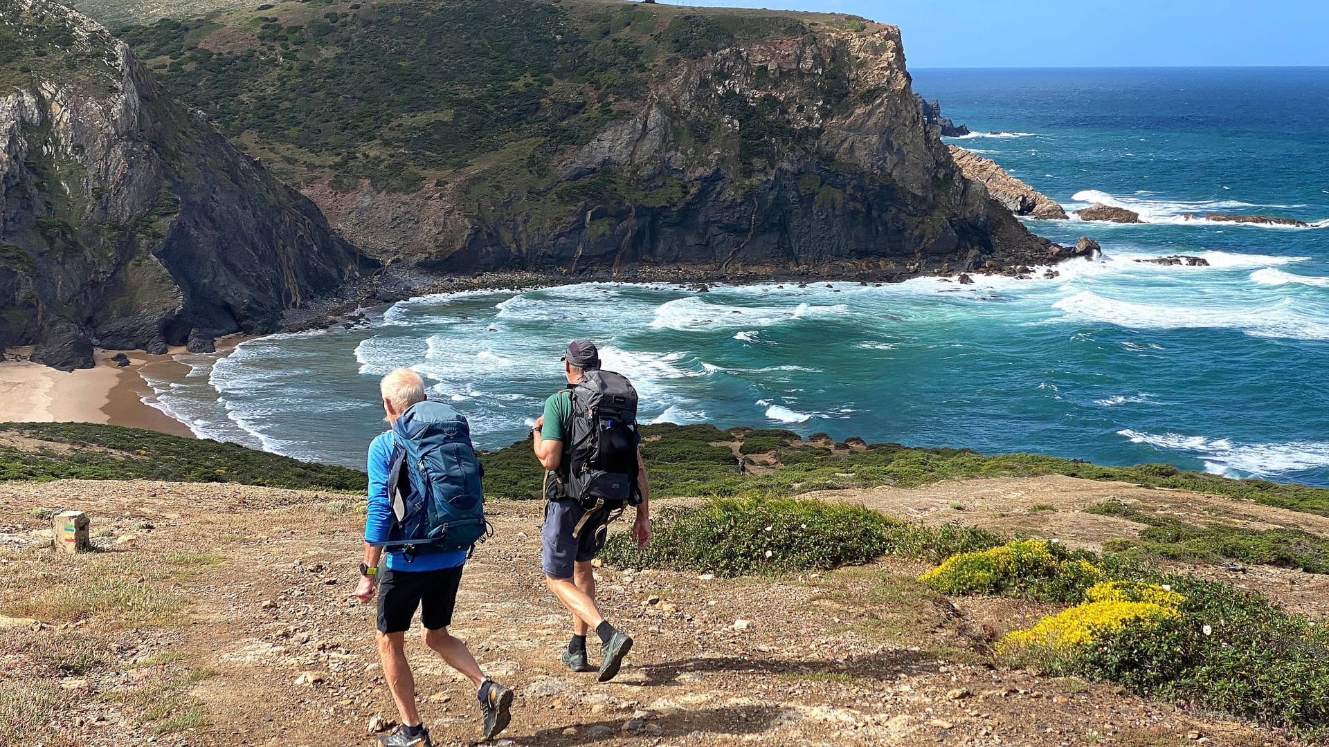 Wanderer auf dem Fischerpfad: Die Route in Portugal zählt 13 Etappen mit insgesamt 226,5 Kilometern Länge.