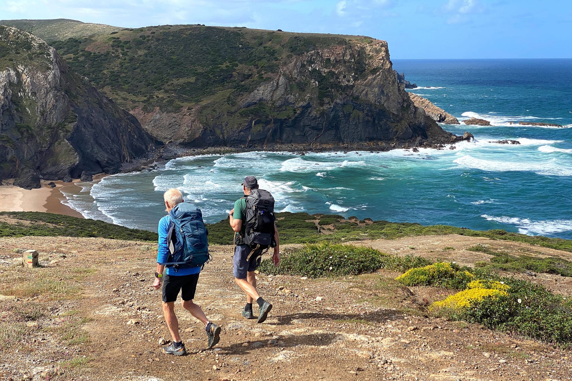 Wanderer auf dem Fischerpfad: Die Route in Portugal zählt 13 Etappen mit insgesamt 226,5 Kilometern Länge.