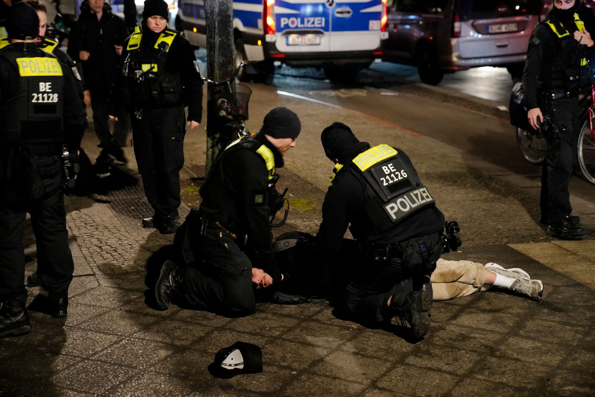 Mann am Holocaust-Denkmal in Berlin schwer verletzt