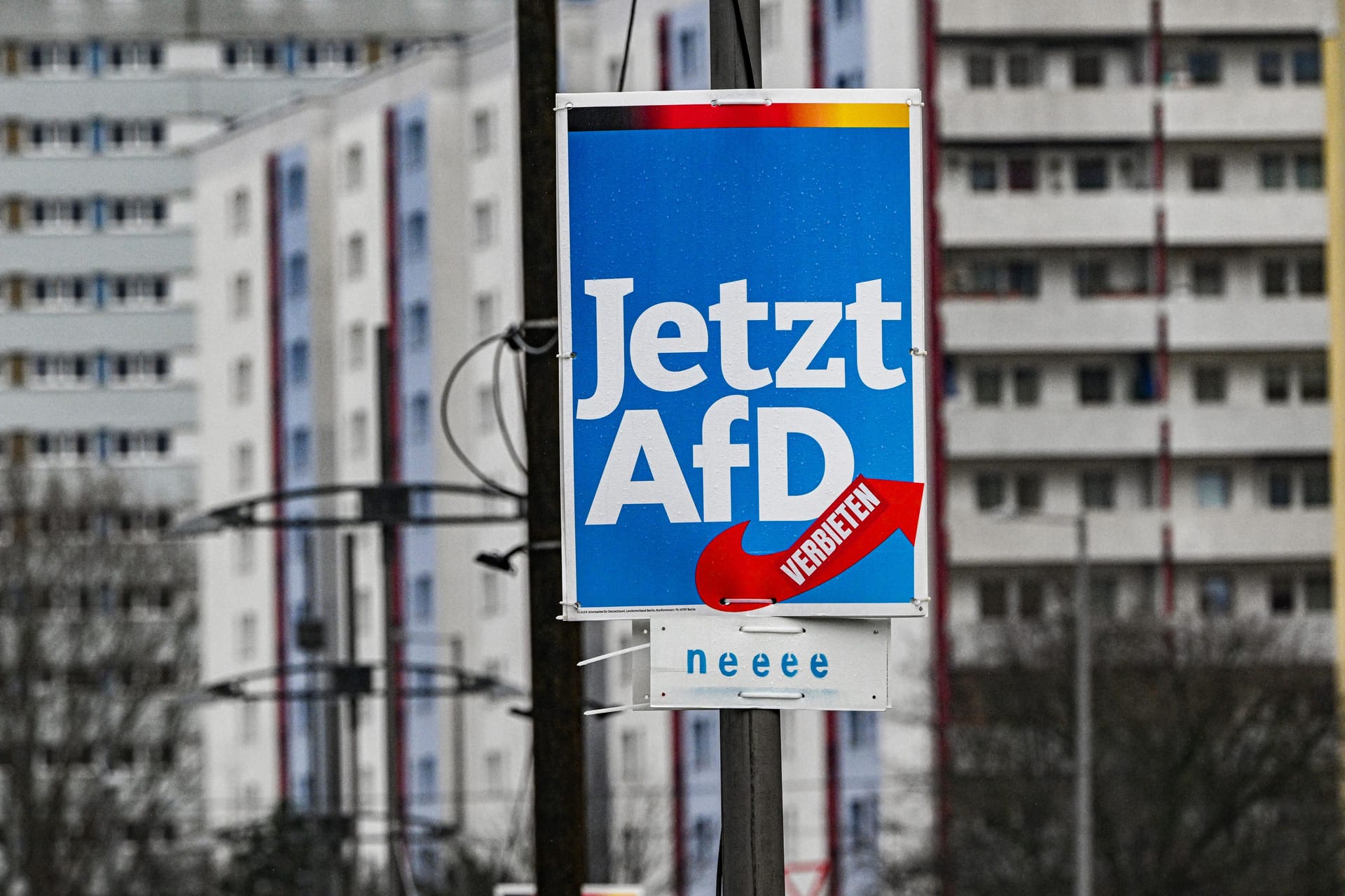 AFD-Wahlplakate in Marzahn-Hellersdorf an der Frankfurter Allee, fotografiert am 09.02.2024 in Berlin.