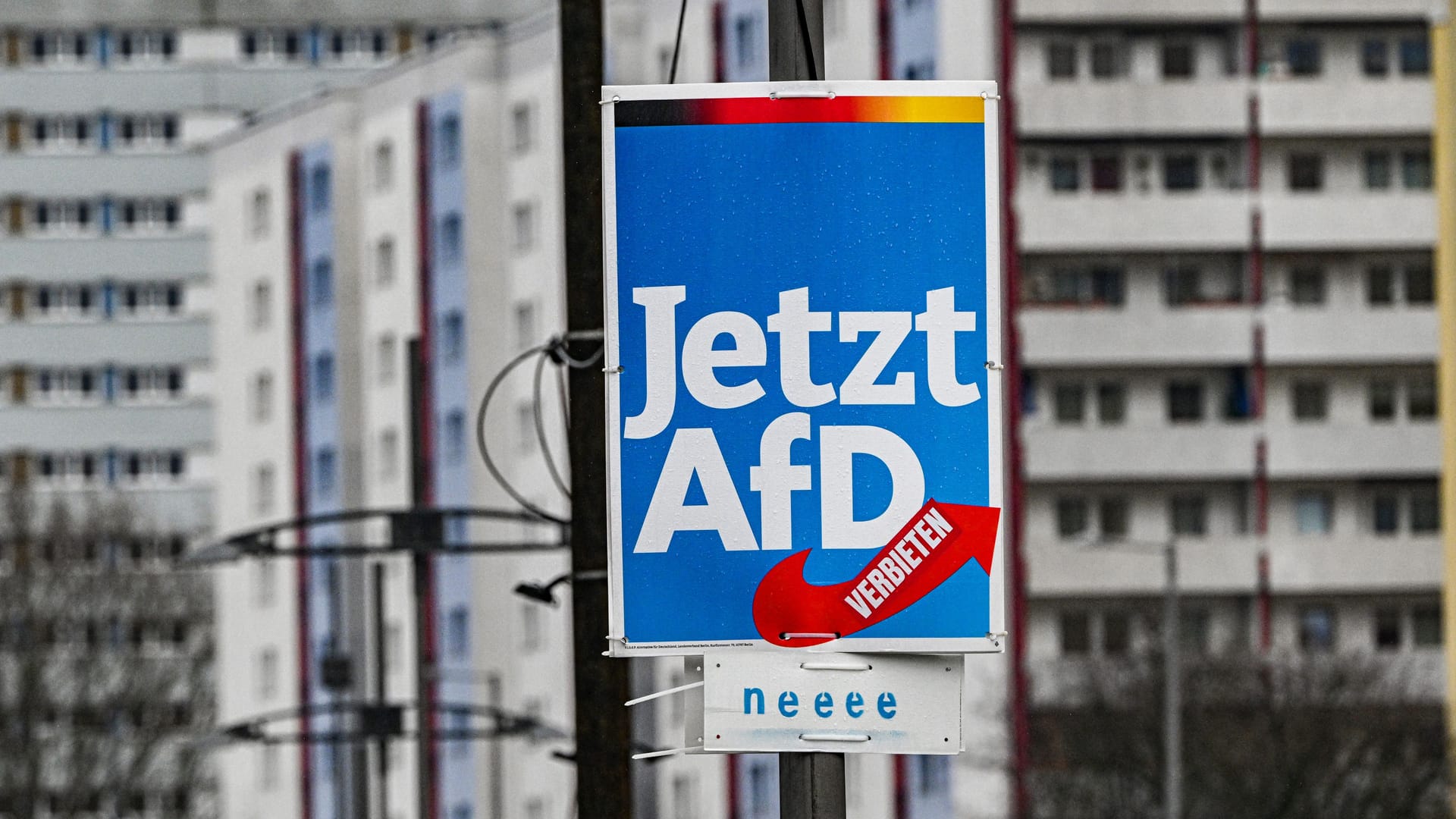 AFD-Wahlplakate in Marzahn-Hellersdorf an der Frankfurter Allee, fotografiert am 09.02.2024 in Berlin.