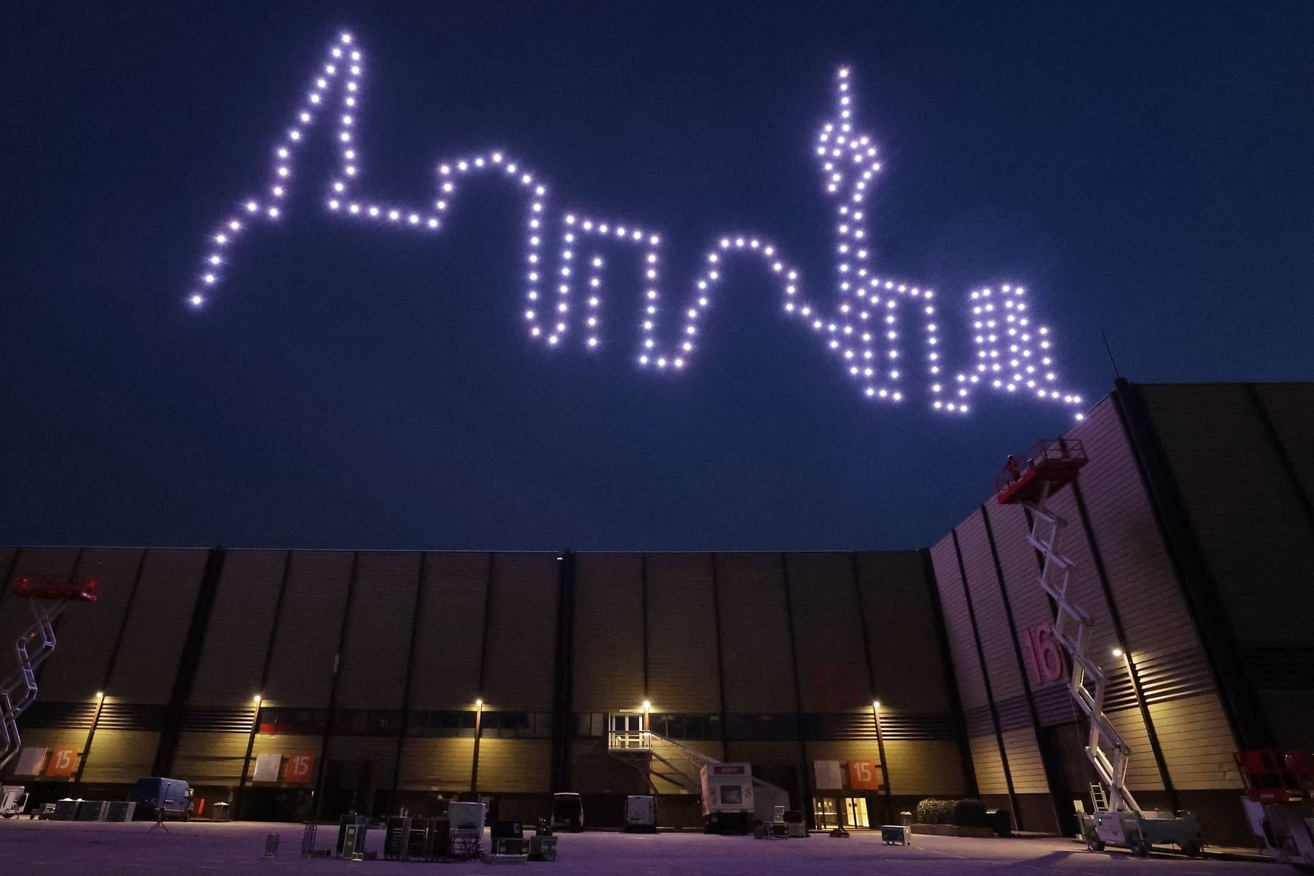 Lichtshow mit 200 Drohnen auf Düsseldorfer Messegelände