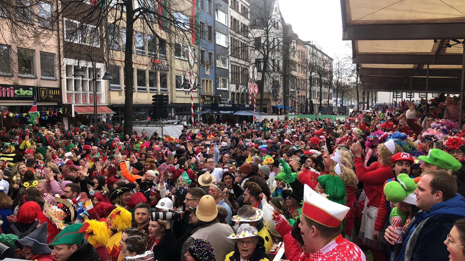 In der Altstadt wird es langsam voll.