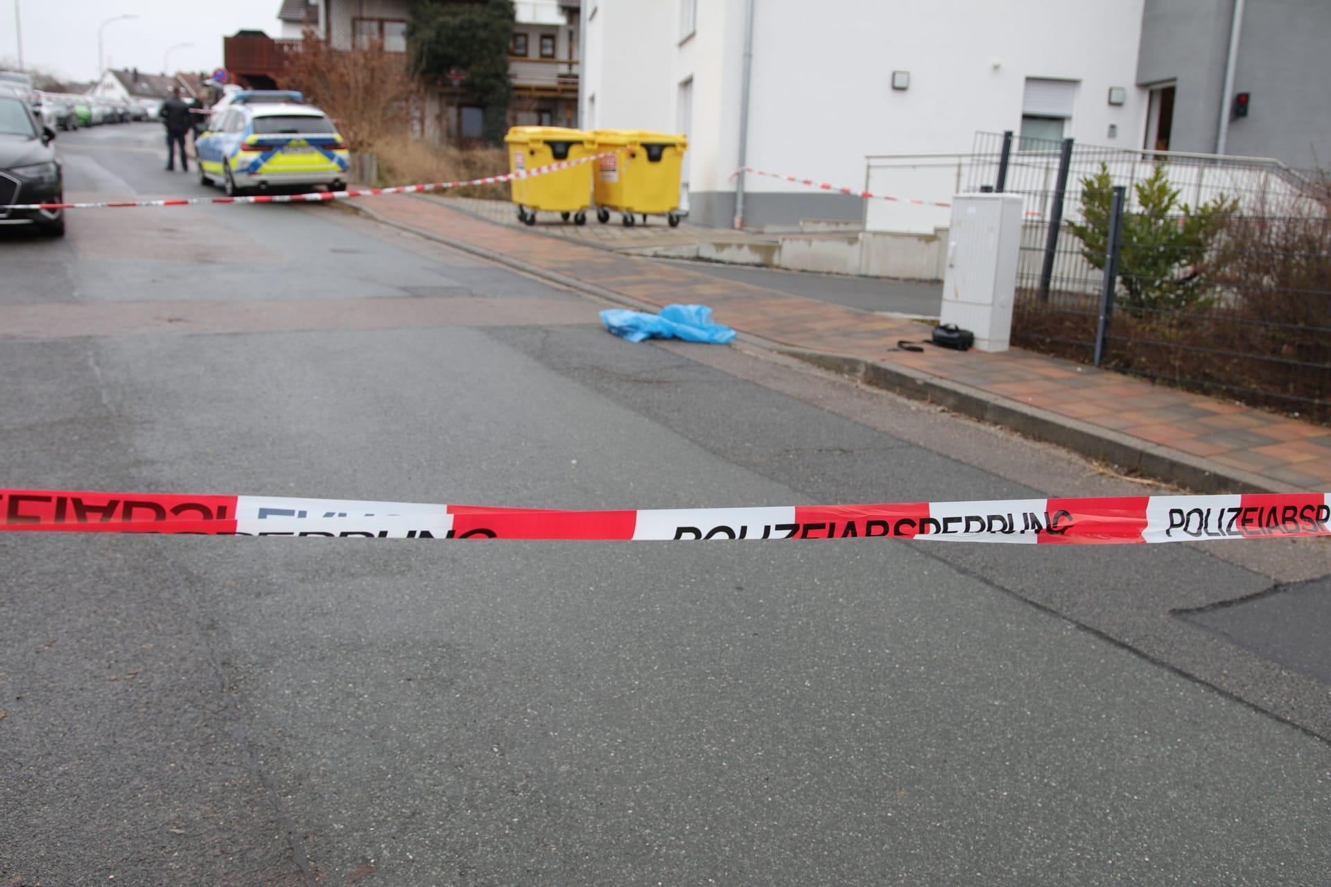 Die Polizei ist in Heilsbronn vor Ort: Die Fahndung nach dem Täter läuft.