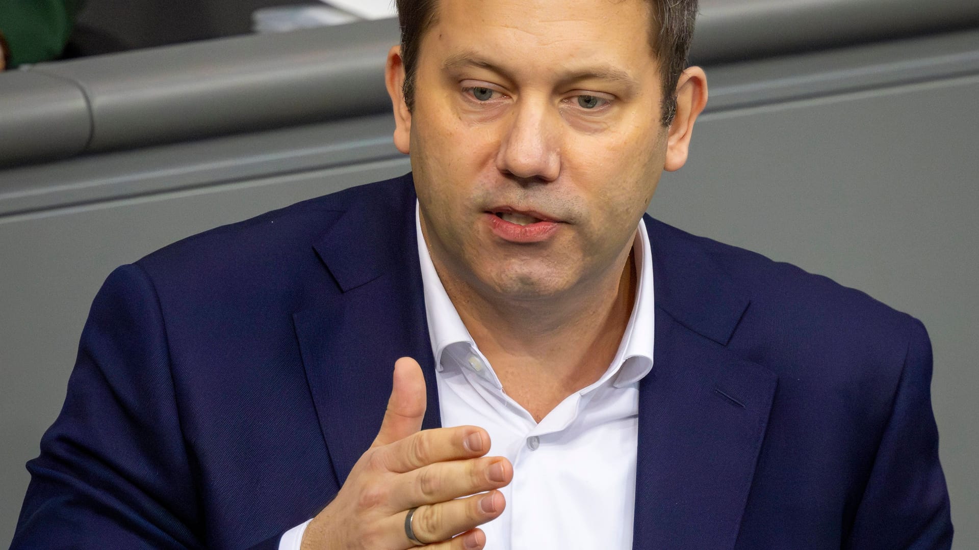 Lars Klingbeil während einer Rede im Bundestag in Berlin.