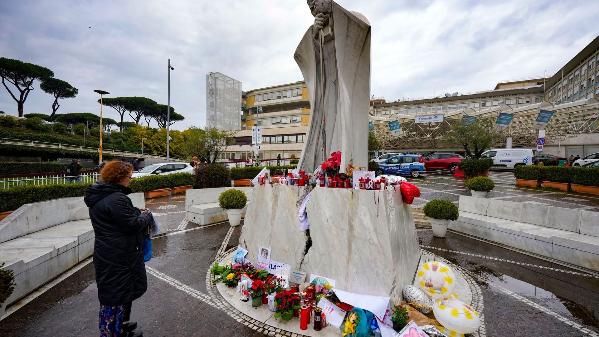 Papst Franziskus im Krankenhaus