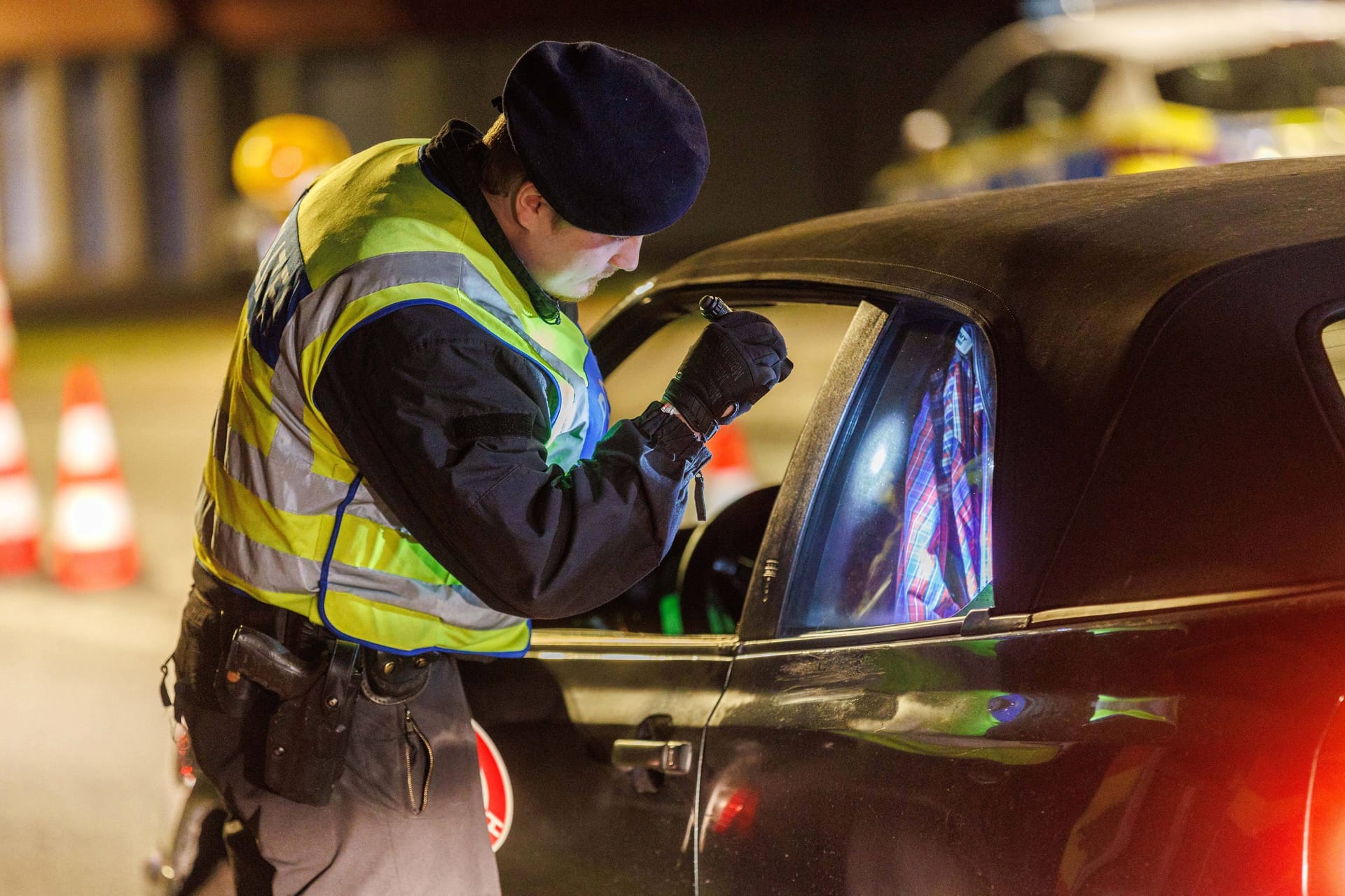 Polizeikontrolle an der deutsch-polnischen Grenze: Seit September 2024 werden Einreisende an allen deutschen Landesgrenzen überprüft.