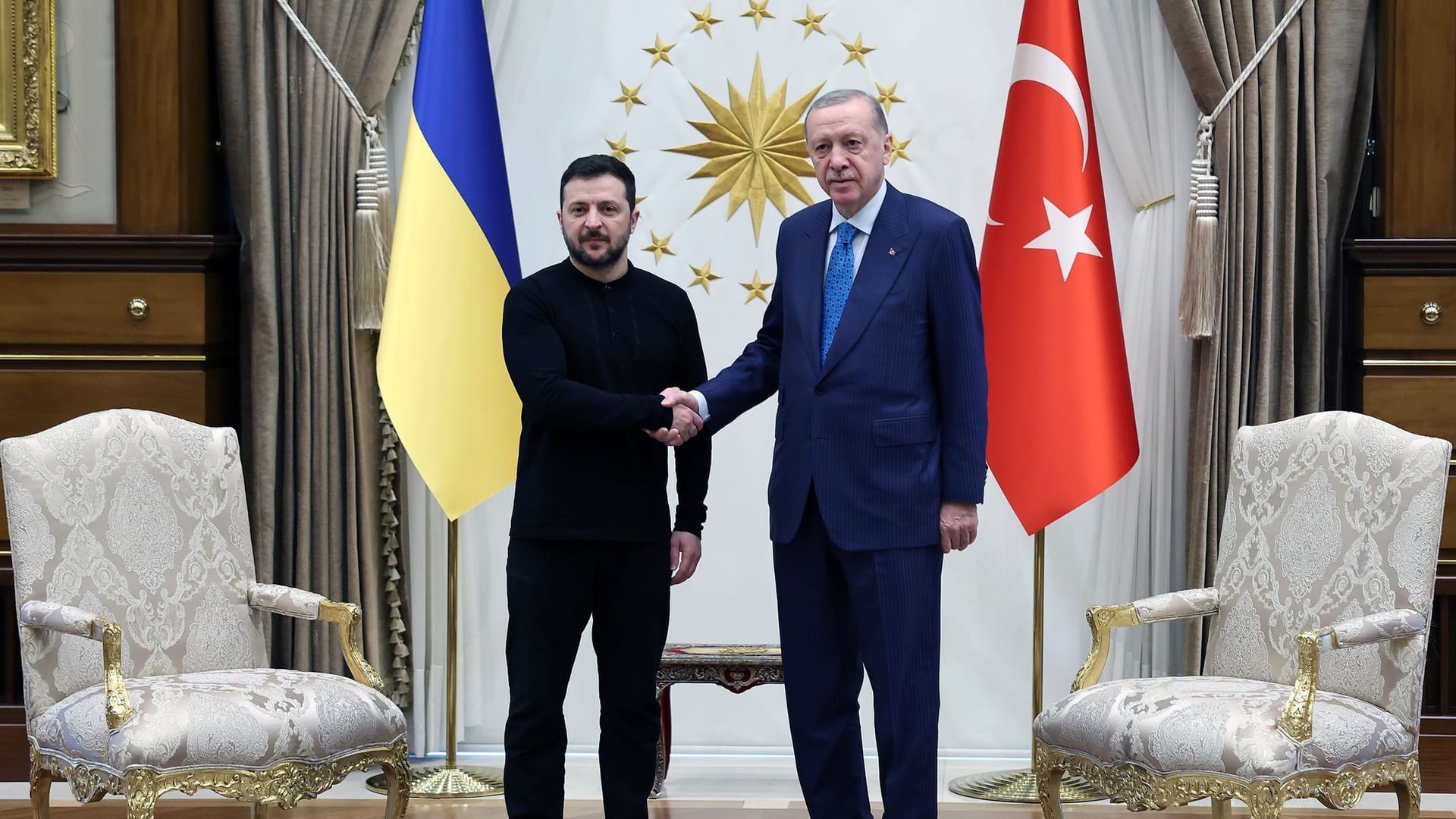 Der ukrainische Präsident Wolodymyr Selenskyj (l.) mit seinem türkischen Amtskollegen Recep Tayyip Erdogan bei ihrem Treffen im Präsidentenpalast in Ankara.