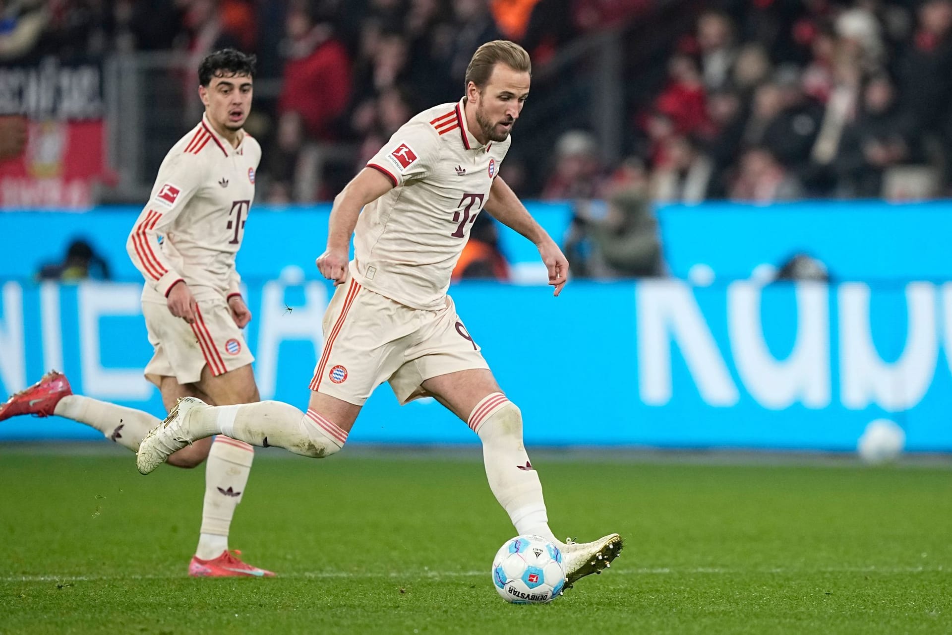 Harry Kane: Arbeitete viel nach hinten mit. Gab aber wie die gesamte Bayern-Mannschaft in der ersten Hälfte keinen einzigen Torschuss ab. In Hälfte zwei dann einen einzigen – allerdings aus Abseitsposition. Note 5