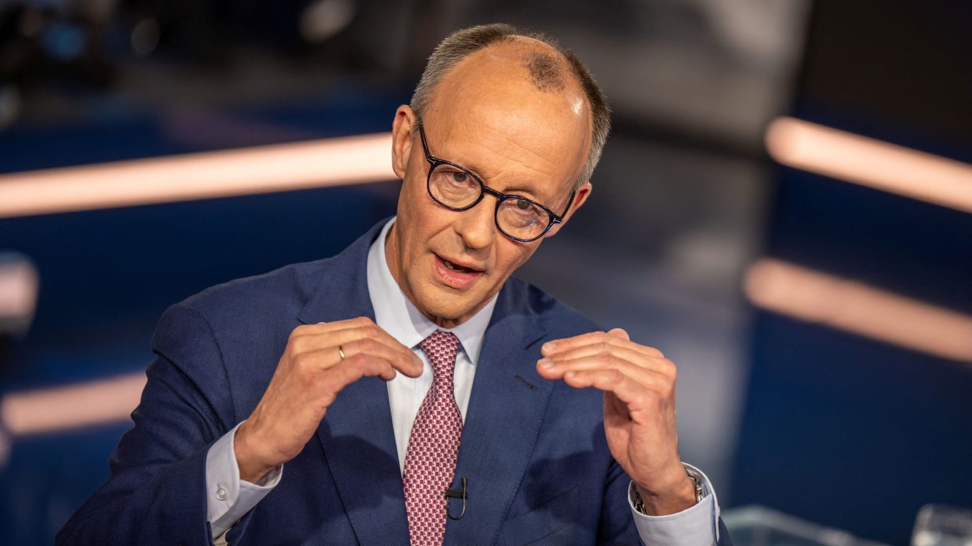 Friedrich Merz antwortet auf Bürgerfragen.