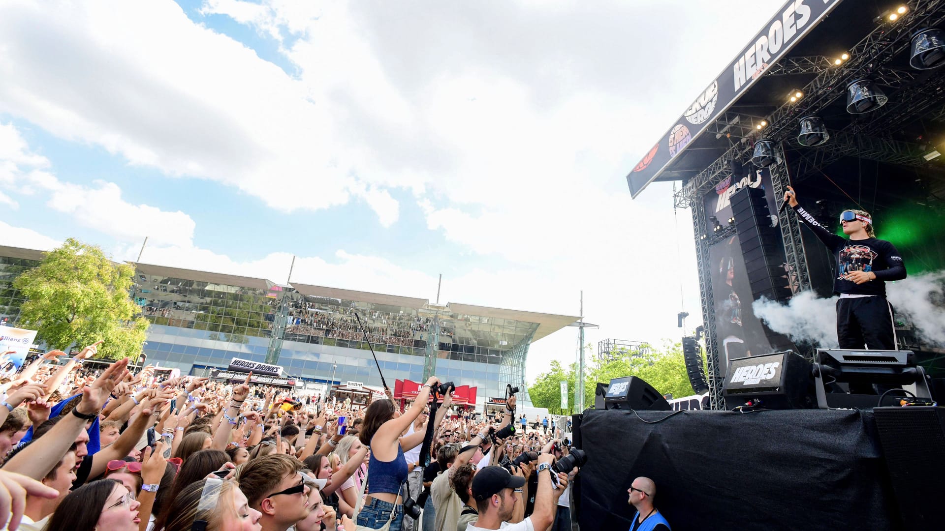 Ski Aggu live auf dem Heroes Festival 2024: Das Festival wird auf der Expo Plaza veranstaltet.