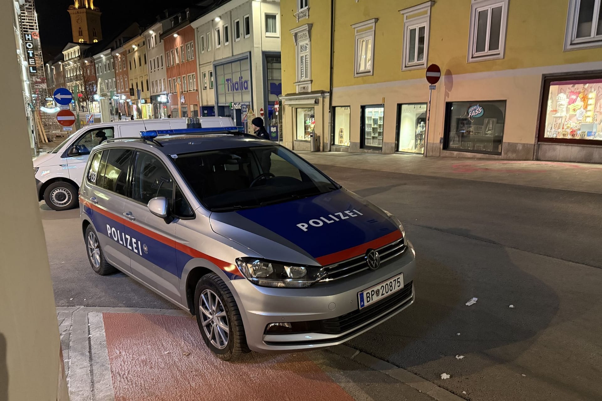 Mann attackiert Passanten in Österreich