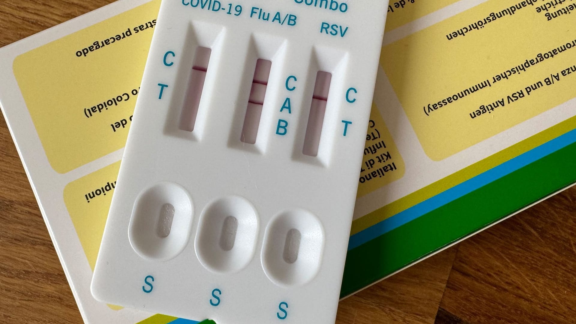 Kombi-Schnelltest auf Corona, Influenza und RSV