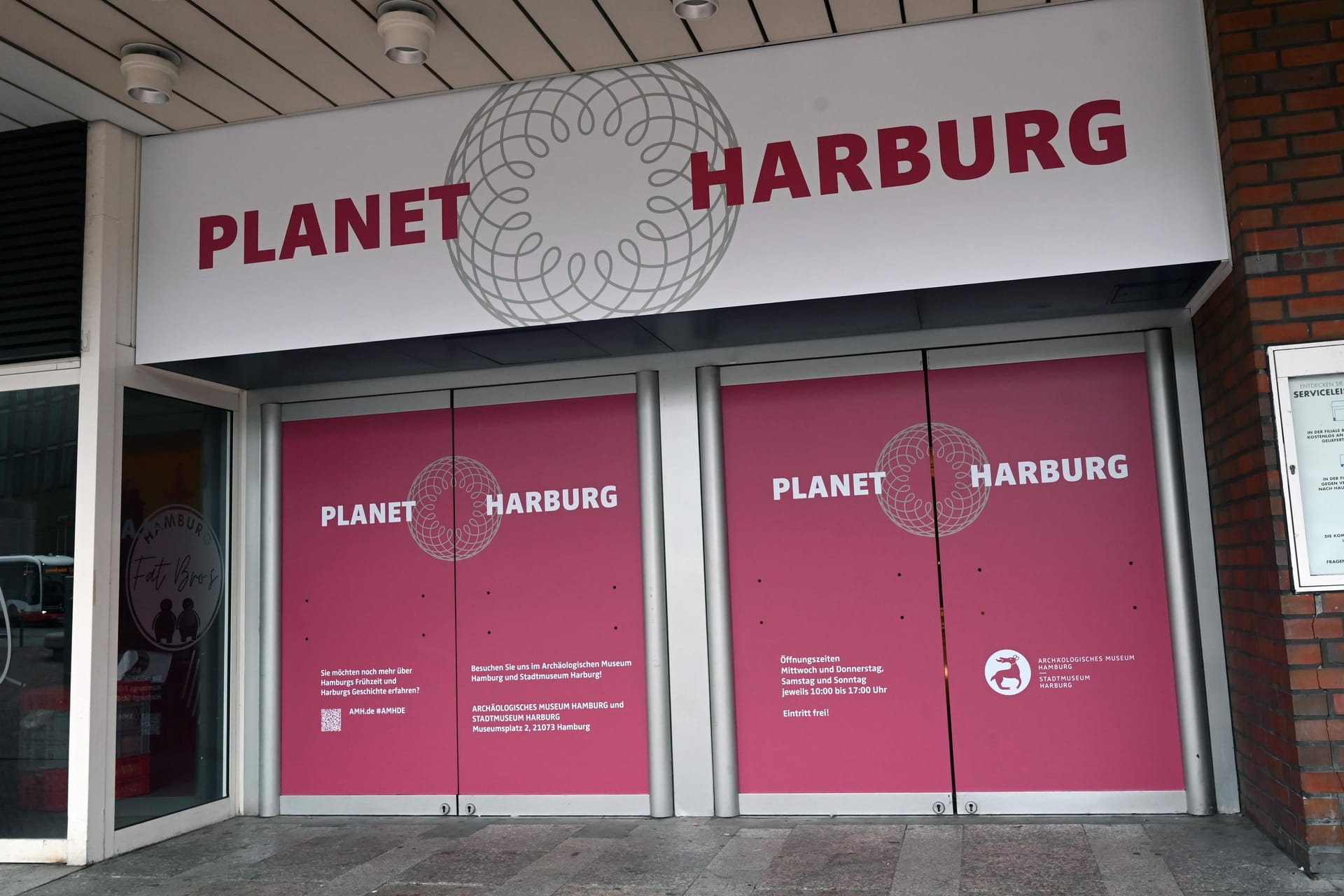 "Planet Harburg" am Herbert-und-Greta-Wehner-Platz: Das ehemalige "Karstadt"-Gebäude wird zum Museum umfunktioniert.