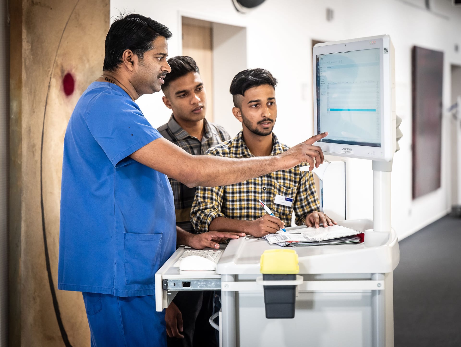 Krankenpfleger bei der Arbeit: Das deutsche Gesundheitswesen ist auf ausländisches Personal angewiesen.