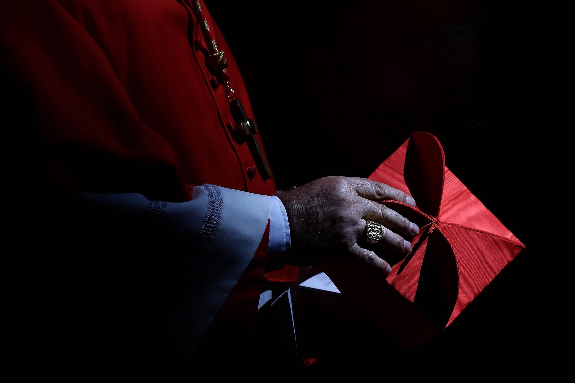 Ein Kardinal im Vatikan: Zwischen dem letzten Atemzug eines Papstes und der Verkündung "Habemus Papam" liegen streng geregelte Abläufe.