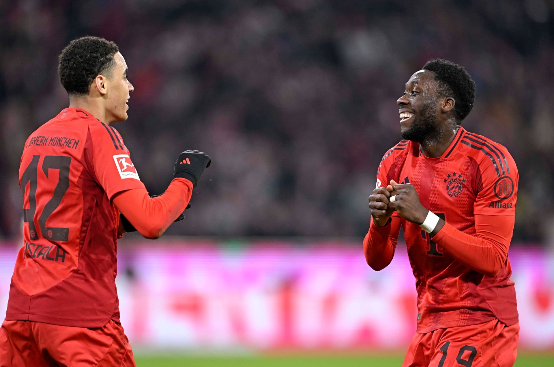 Alphonso Davies (ab 64.): Übernahm seine Stammposition als Linksverteidiger. Kam zu spät für eine Bewertung. Ohne Note.