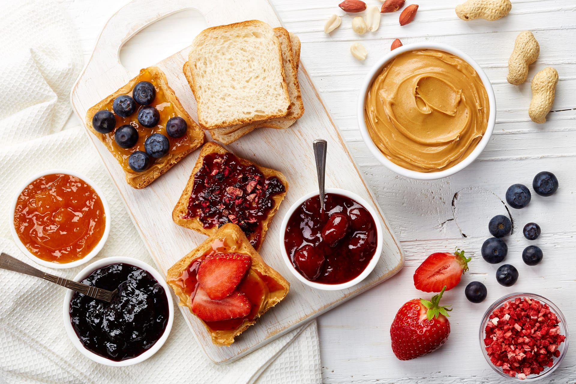 Marmelade, Erdnussbutter oder Nutella: Zum Frühstück essen viele gern süß.