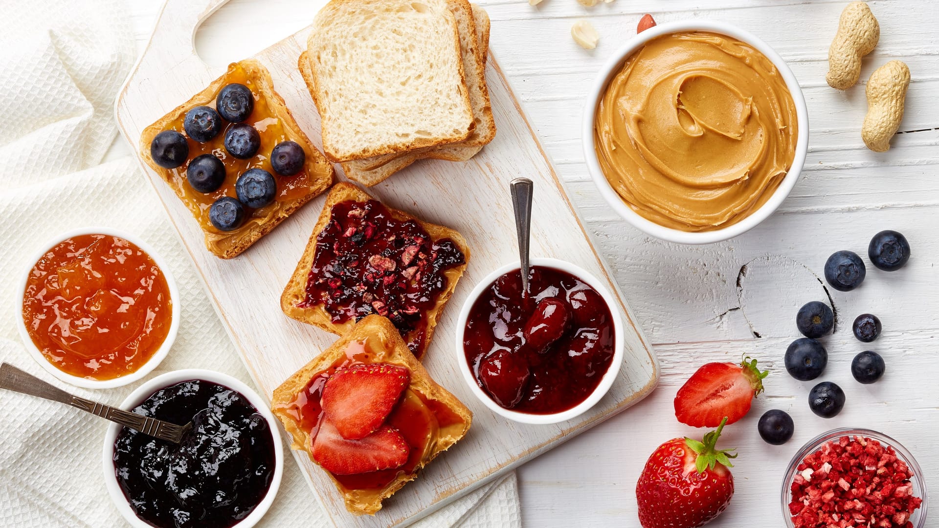 Marmelade, Erdnussbutter oder Nutella: Zum Frühstück essen viele gern süß.