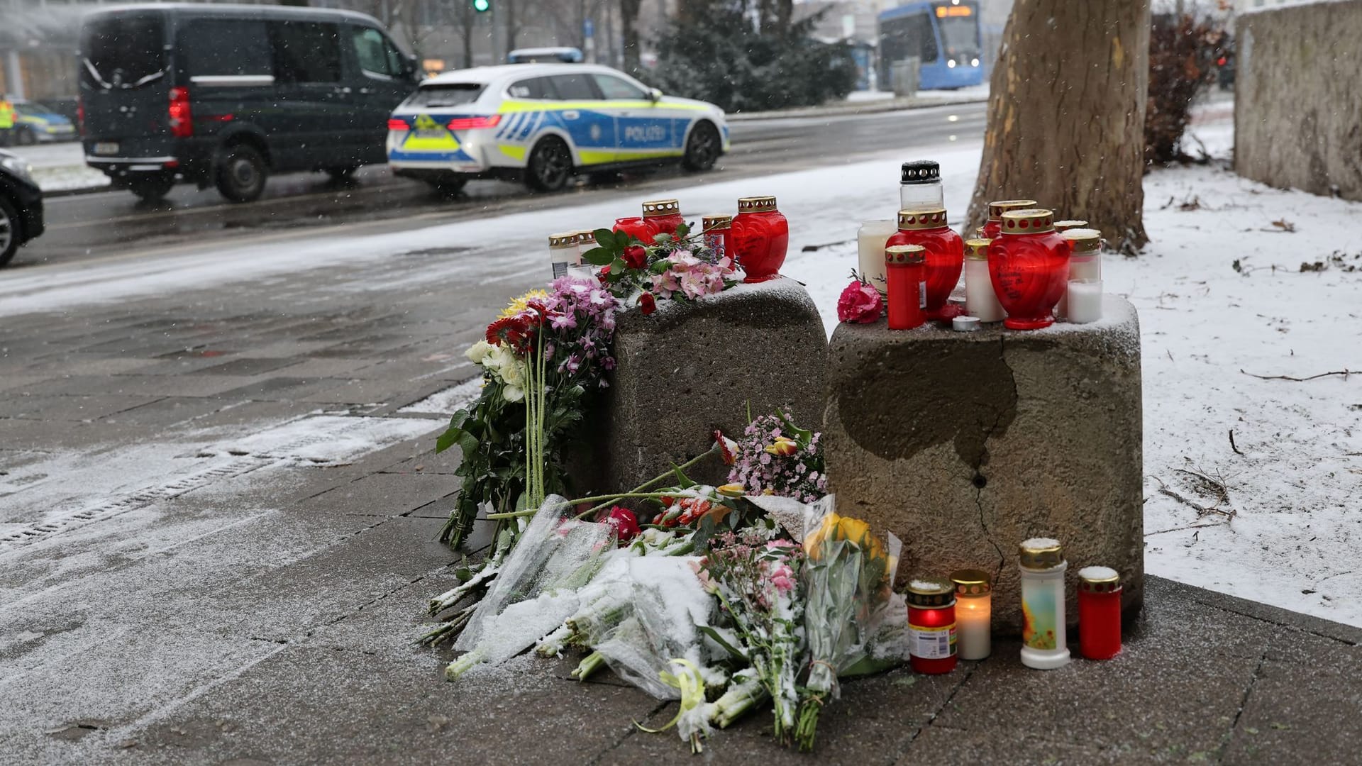 Auto in München in Menschengruppe gefahren