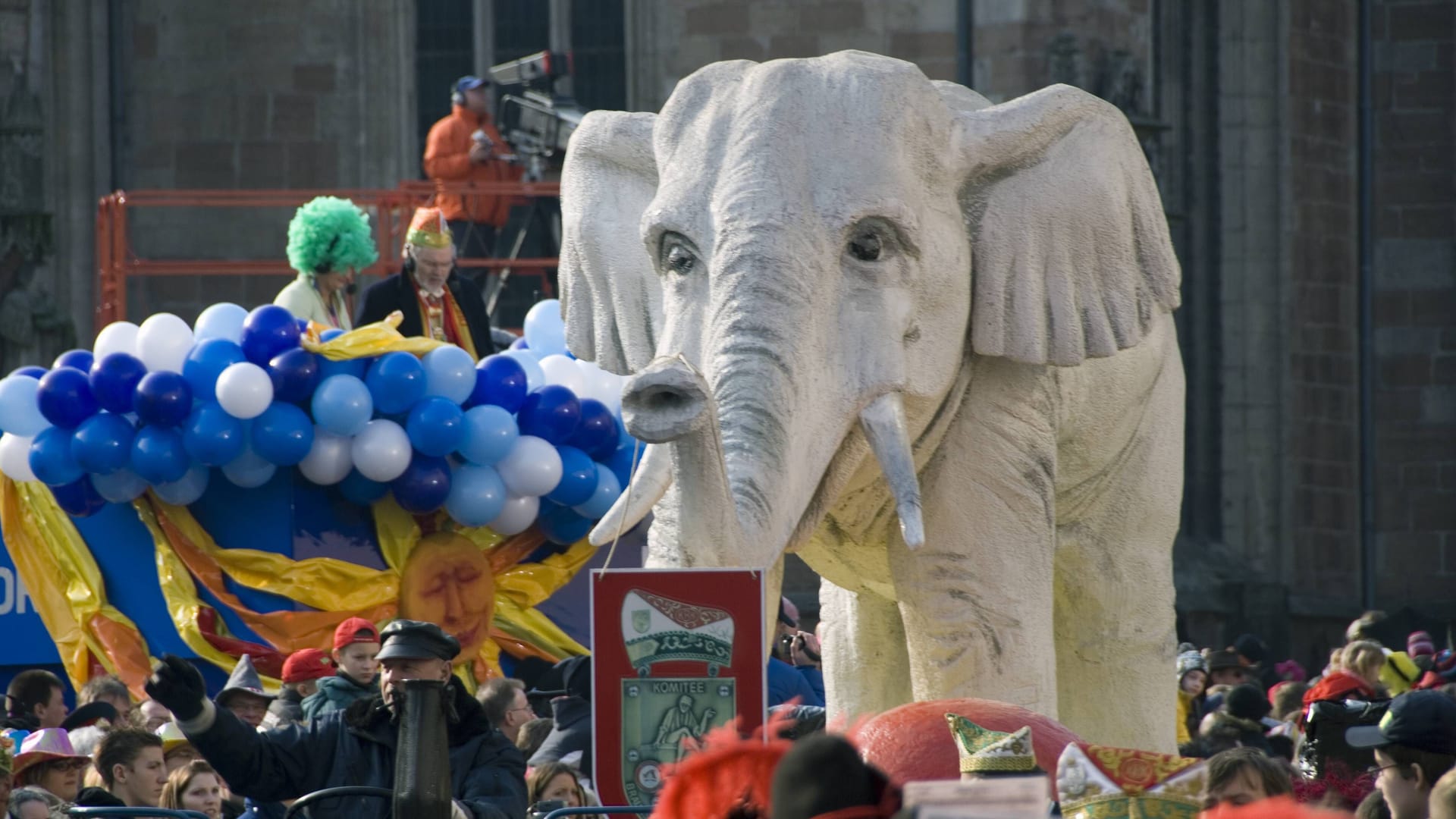 Elefantenfigur auf dem Karnevalsumzug in Braunschweig.