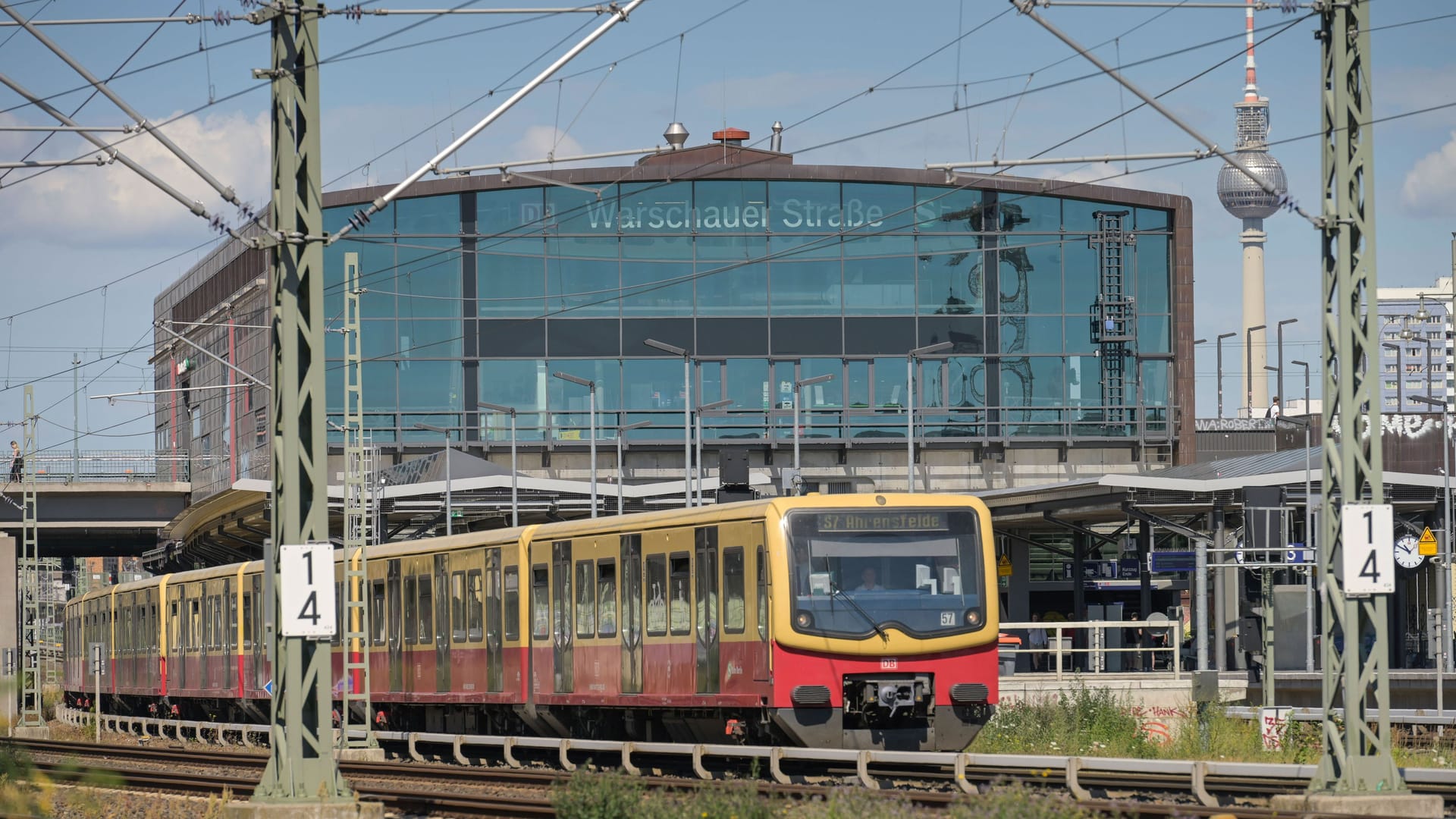 Bahnhof Warschauer Straße (Archivbild): Hier ist ein Mann verletzt worden.