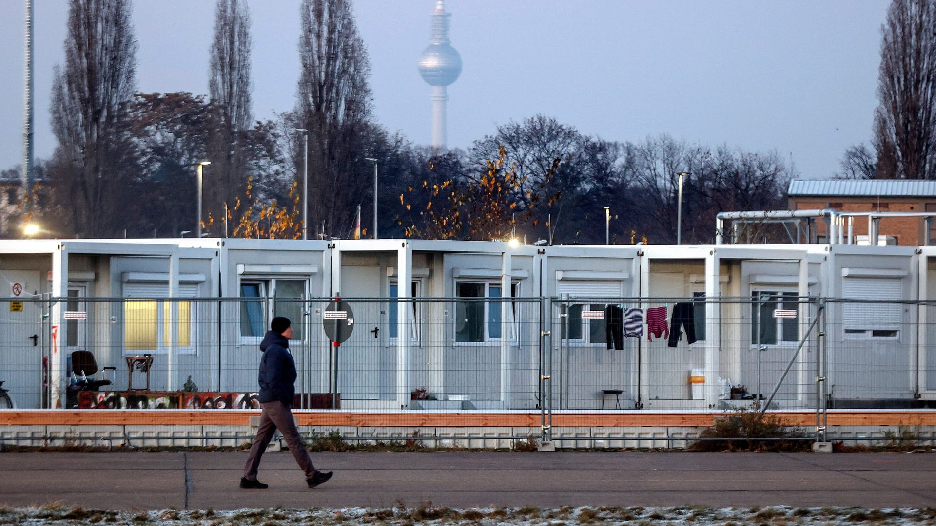 Wohncontainer zur Unterbringung Geflüchteter (Symbolbild): Die Polizei musste an dem Tag zweimal eingreifen.