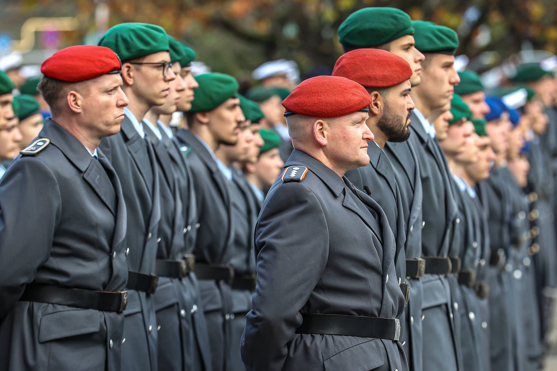 Feierliches Gelöbnis für Rekruten der Bundeswehr. Bei einer Wehrpflicht tut sich die SPD noch schwer. (Archivbild)