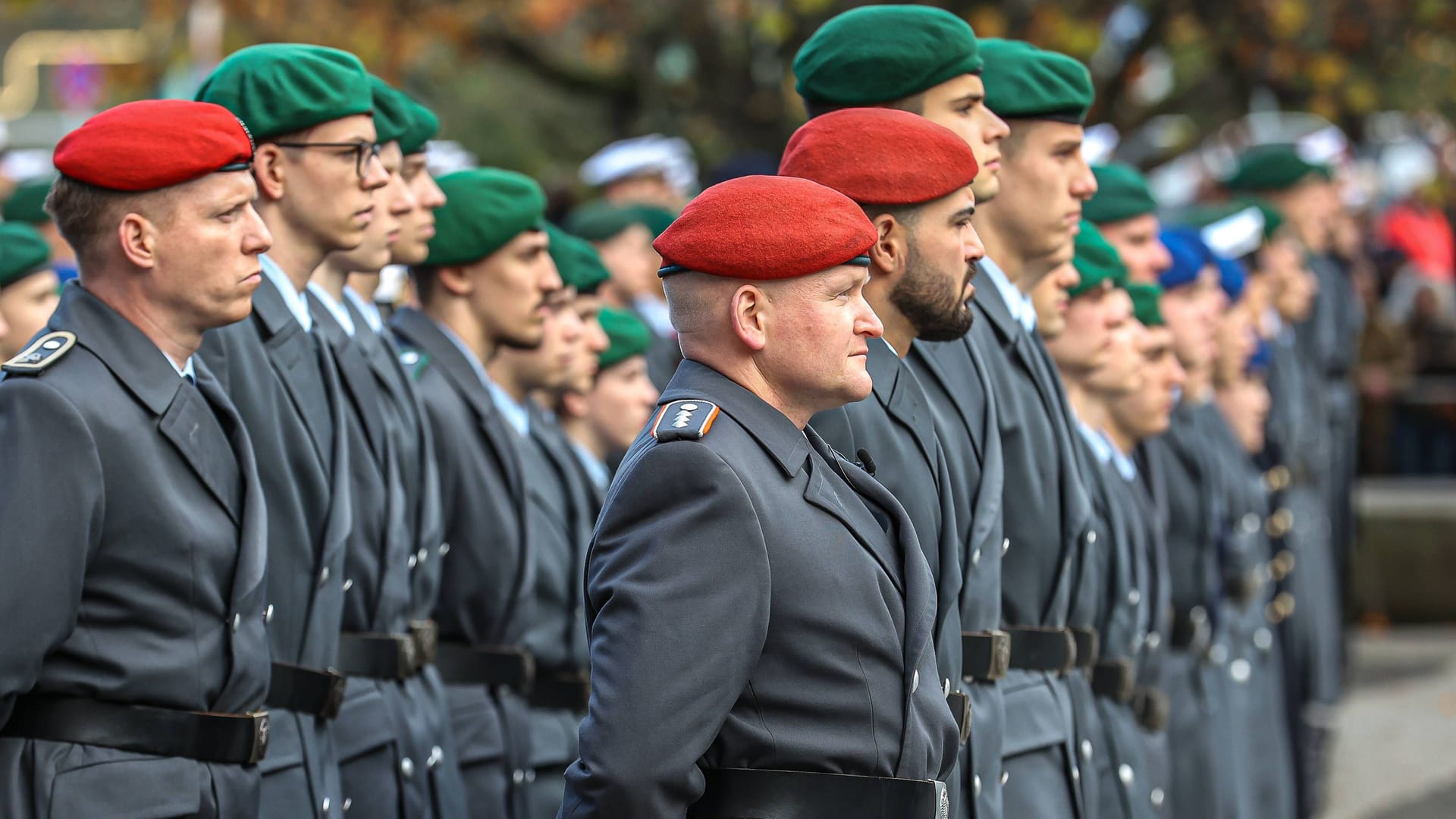Feierliches Gelöbnis für Rekruten der Bundeswehr. Bei einer Wehrpflicht tut sich die SPD noch schwer. (Archivbild)