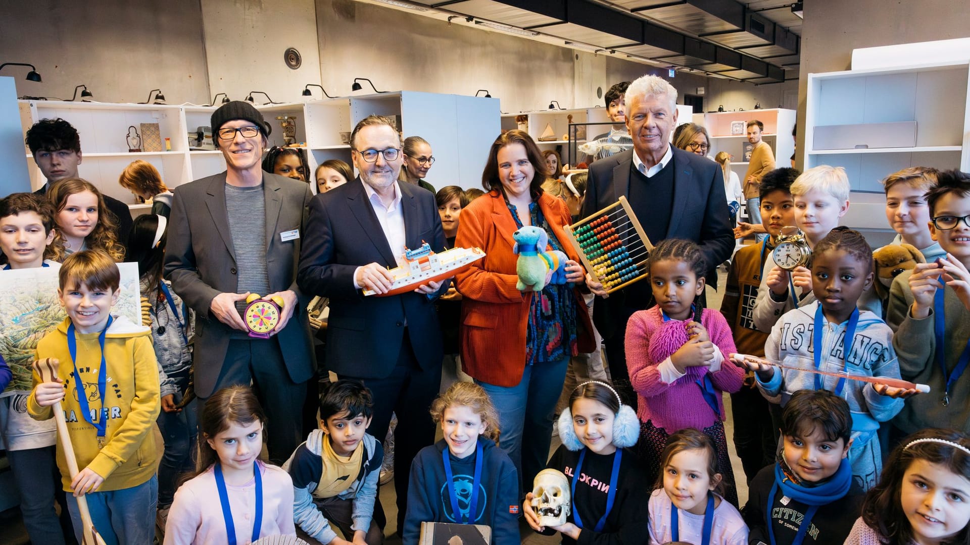 Andreas Ernstberger, Kulturreferent Anton Biebl, Kommunalreferentin Jacquline Charlier und Oberbürgermeister Dieter Reiter bei der Eröffnung des Kindermuseums in Riem.