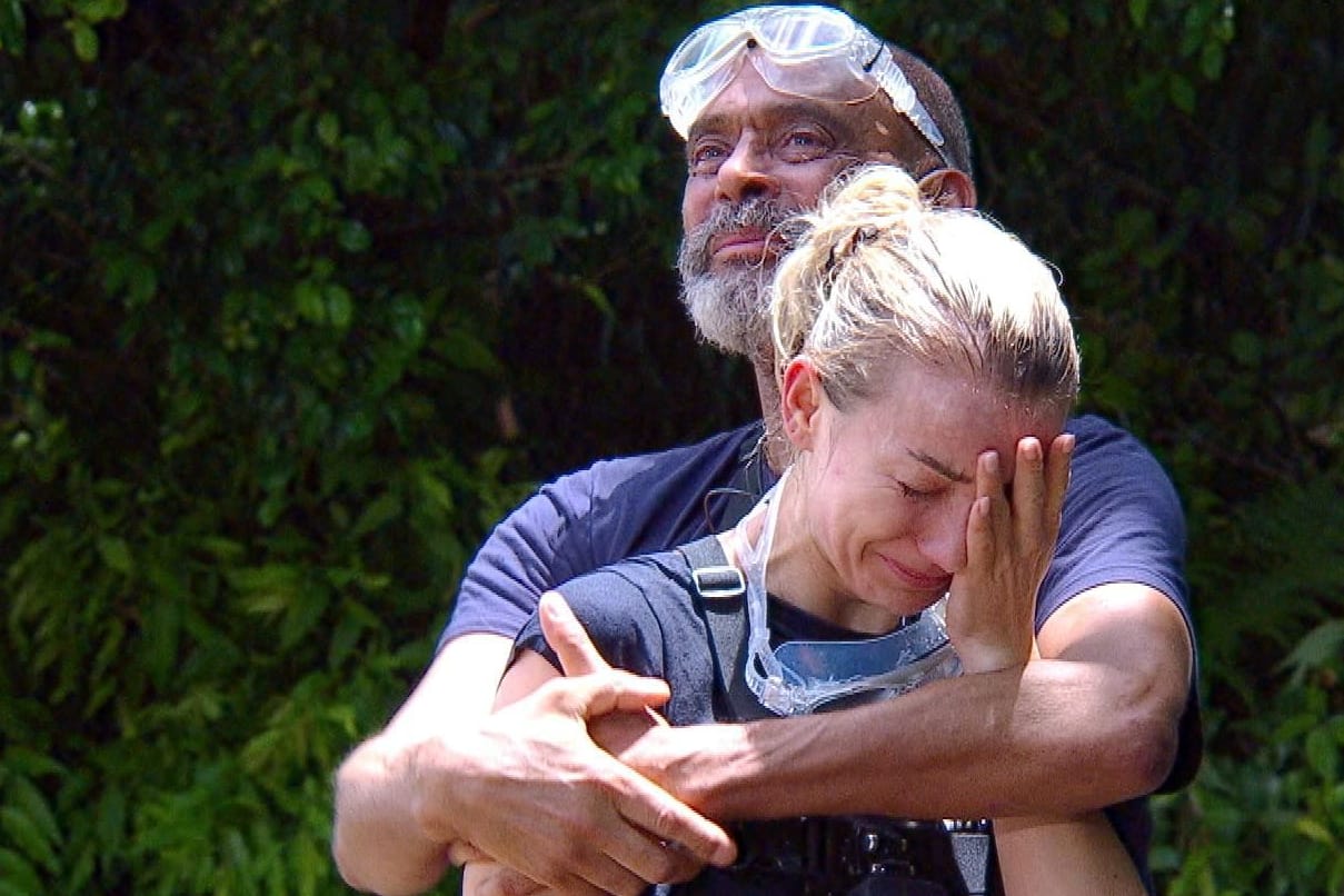 Anna-Carina Woitschack und Pierre Sanoussi-Bliss: Die Dschungelprüfung "Tauch Under" wurde für beide Stars zu einer großen Herausforderung.